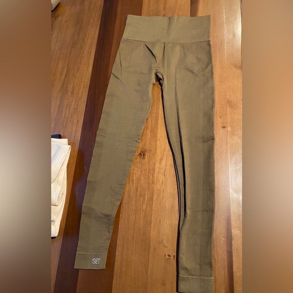 Set active leggings size small